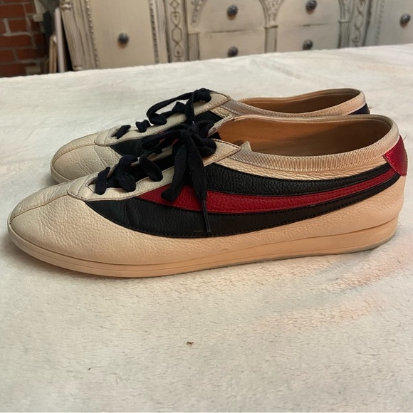 Gucci Falcer Bee embroidered Off White Leather Low Top lace-up Sneakers - Picture 4 of 15